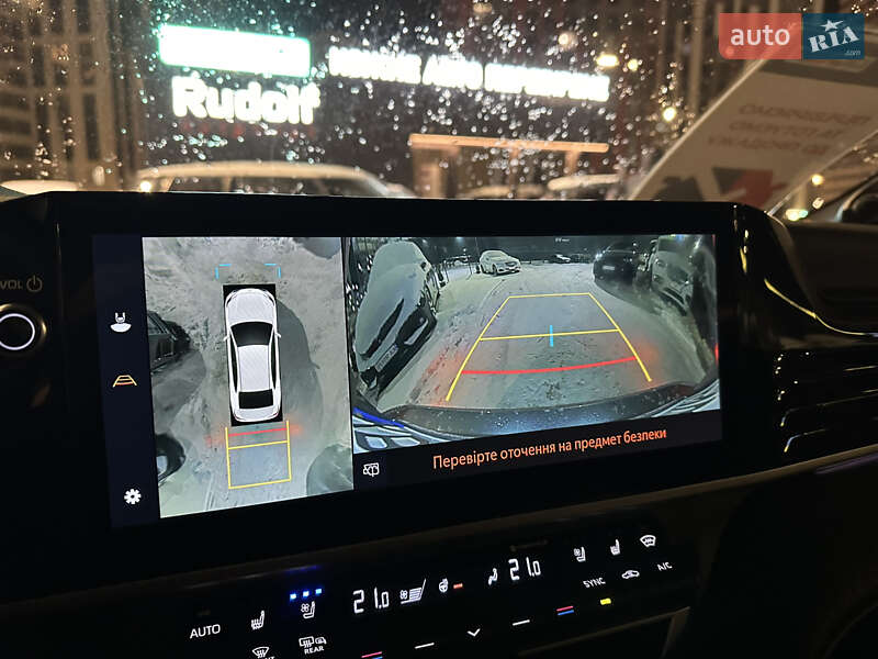 Седан Toyota Camry 2024 в Києві