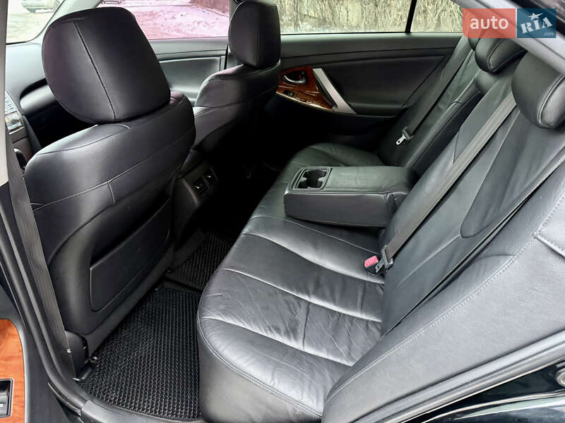 Седан Toyota Camry 2009 в Києві