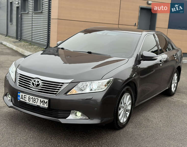 Седан Toyota Camry 2012 в Дніпрі