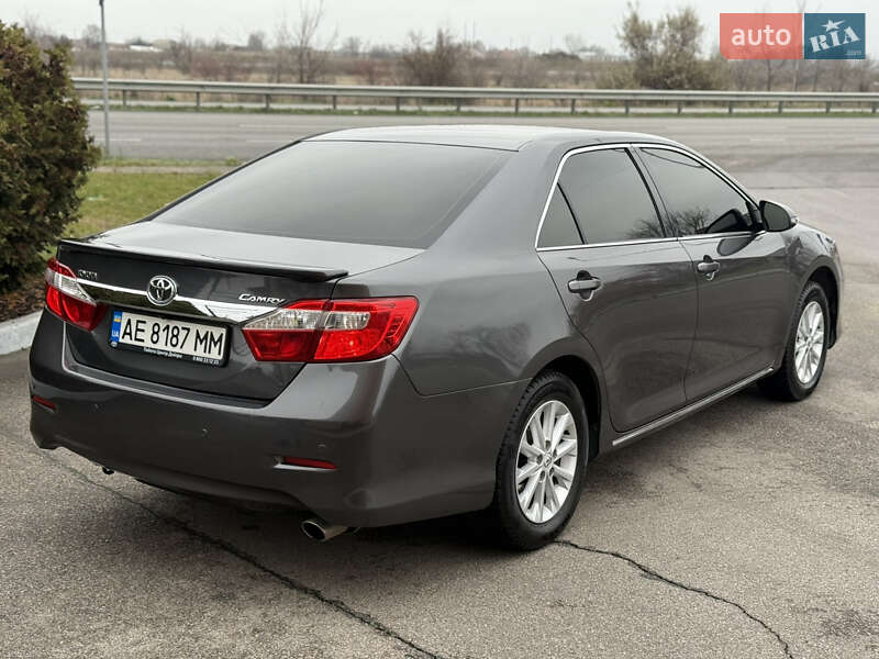 Седан Toyota Camry 2012 в Дніпрі