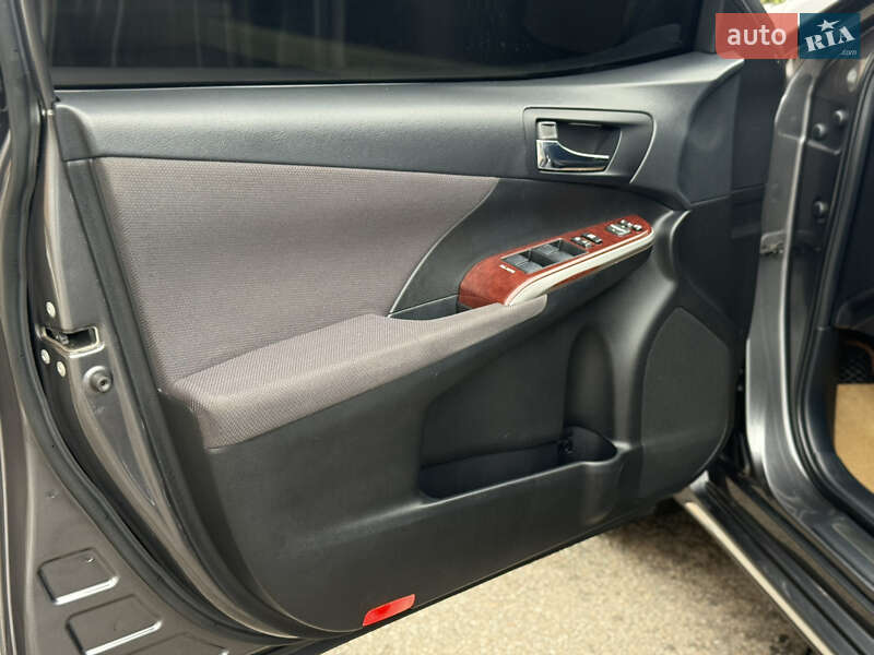 Седан Toyota Camry 2012 в Дніпрі