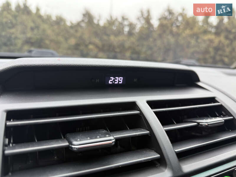 Седан Toyota Camry 2012 в Дніпрі