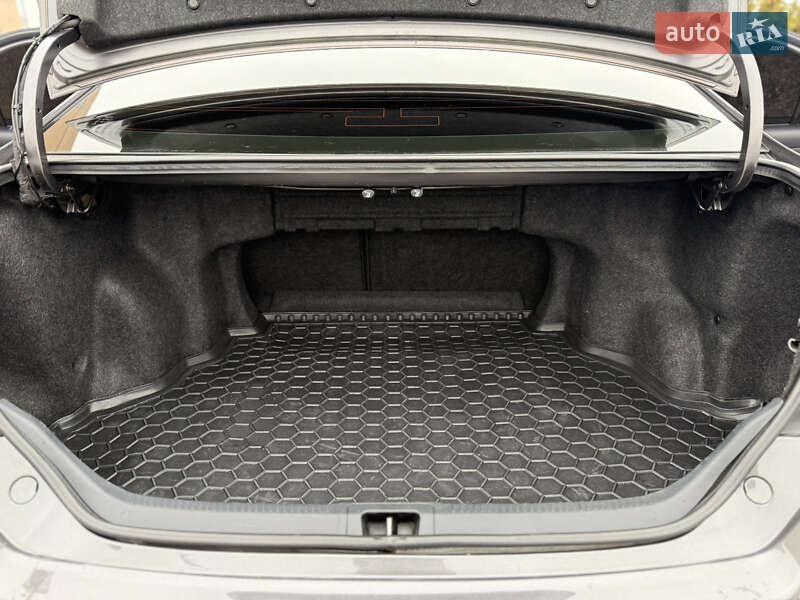 Седан Toyota Camry 2012 в Дніпрі