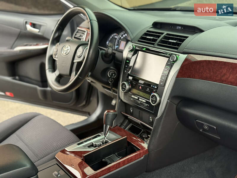 Седан Toyota Camry 2012 в Дніпрі