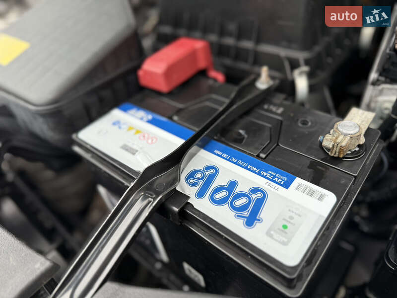 Седан Toyota Camry 2012 в Дніпрі