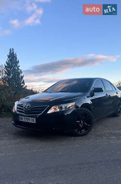 Седан Toyota Camry 2010 в Львові