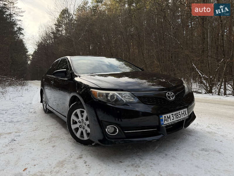 Седан Toyota Camry 2014 в Житомирі