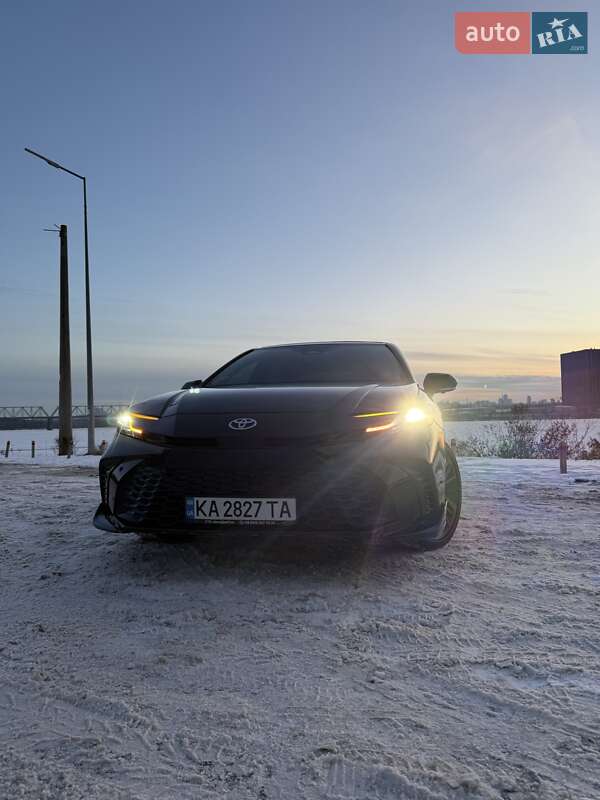 Седан Toyota Camry 2024 в Києві