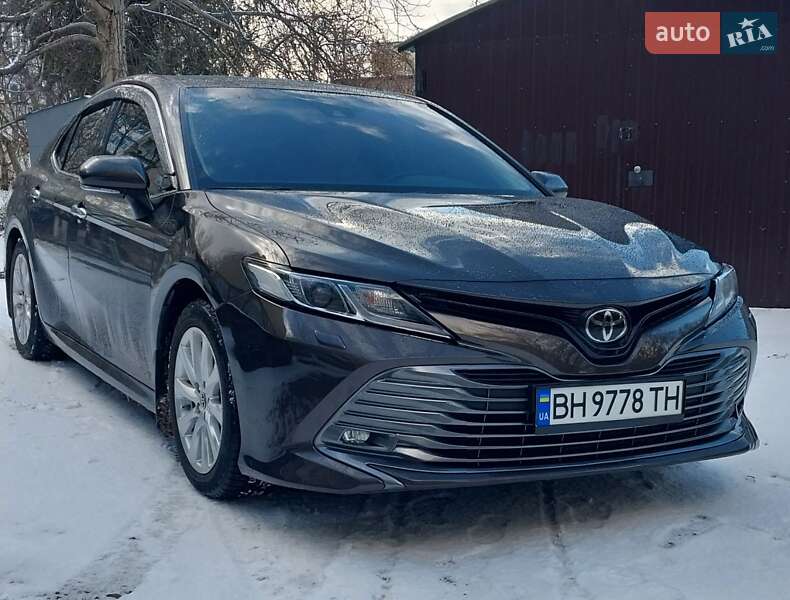 Toyota Camry 2019