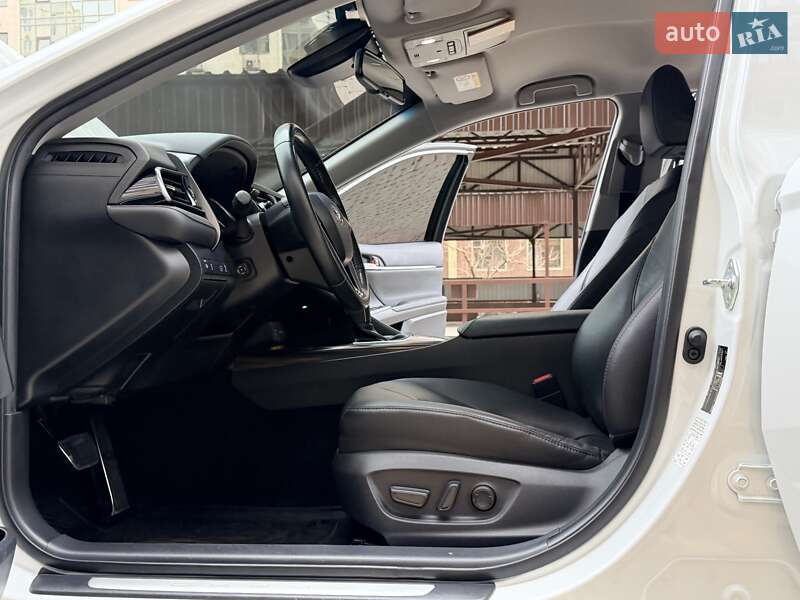 Седан Toyota Camry 2020 в Одессе