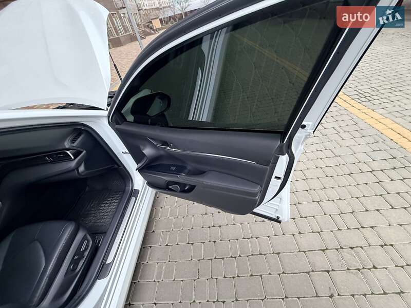 Седан Toyota Camry 2020 в Одессе