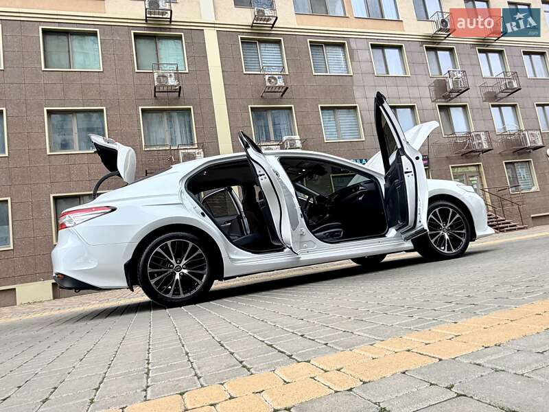 Седан Toyota Camry 2020 в Одессе