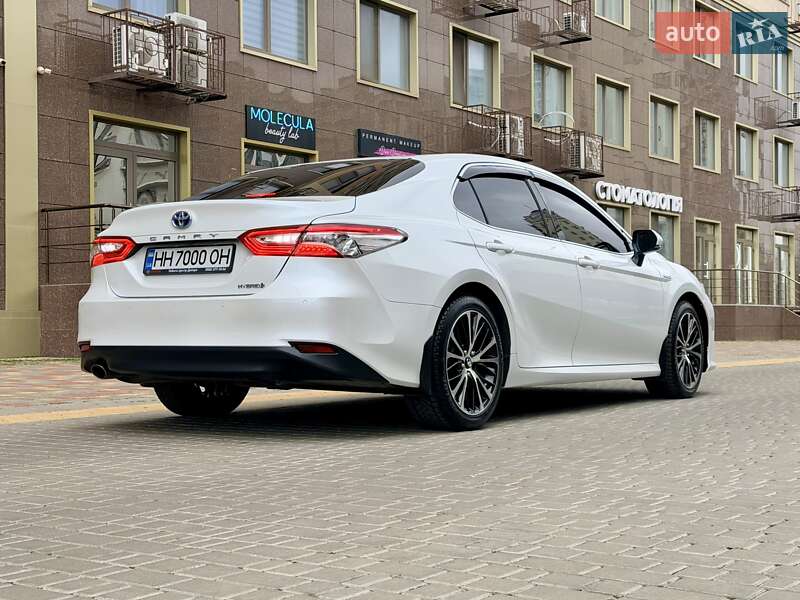Седан Toyota Camry 2020 в Одессе