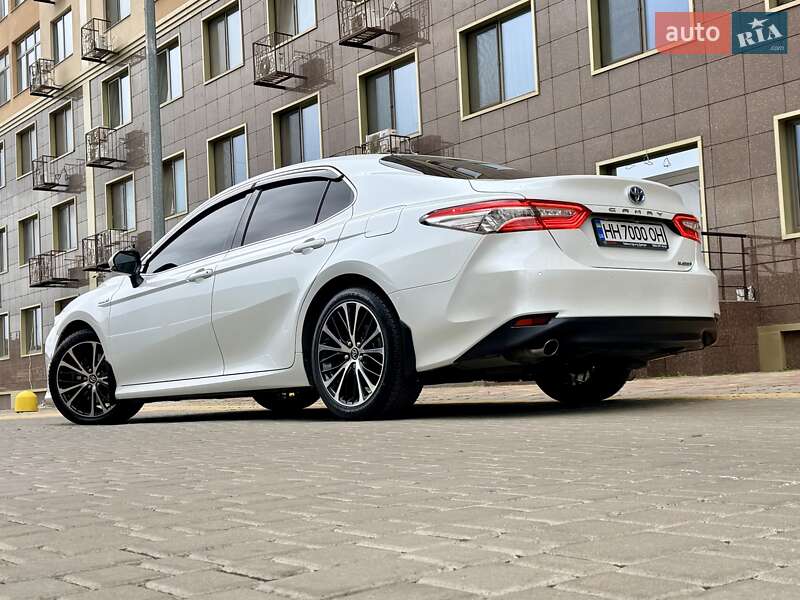 Седан Toyota Camry 2020 в Одессе
