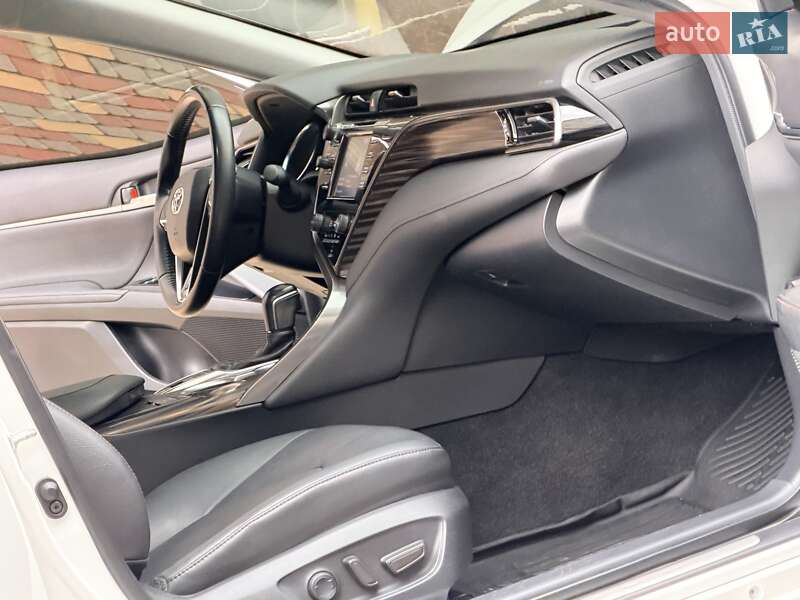 Седан Toyota Camry 2020 в Одессе