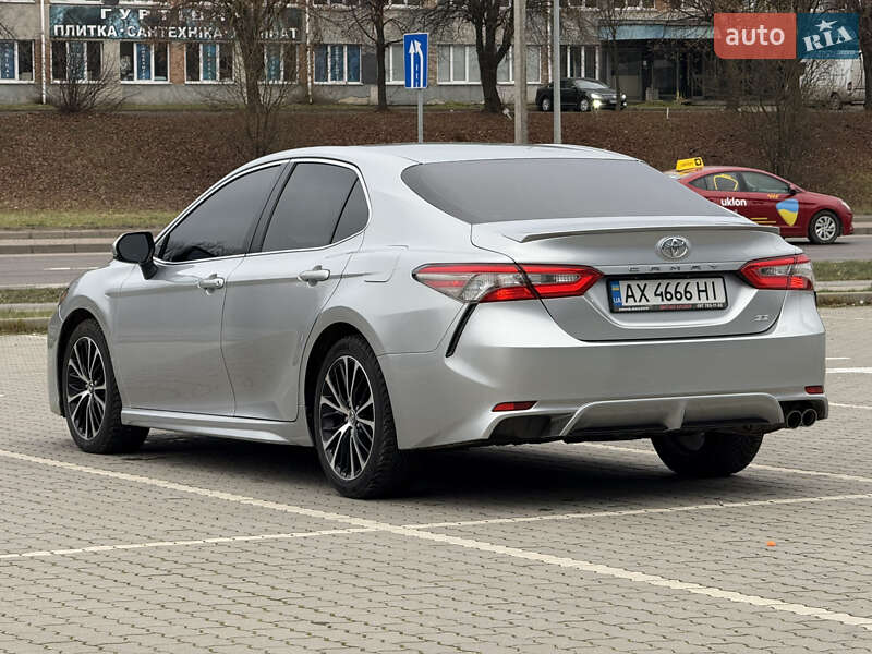 Седан Toyota Camry 2017 в Тернополе