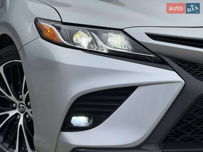 Седан Toyota Camry 2017 в Тернополе