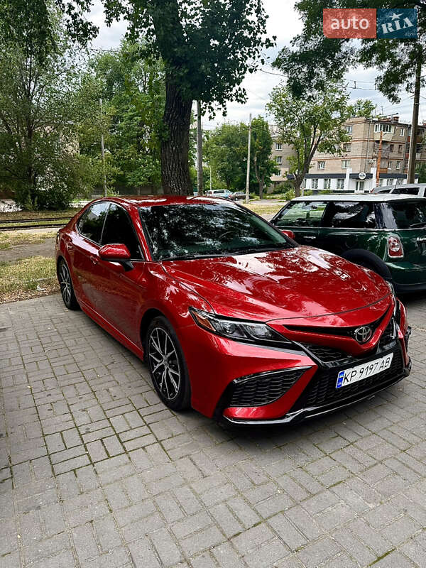 Седан Toyota Camry 2021 в Запорожье