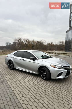 Седан Toyota Camry 2018 в Рівному