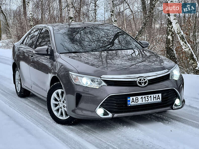 Седан Toyota Camry 2017 в Виннице