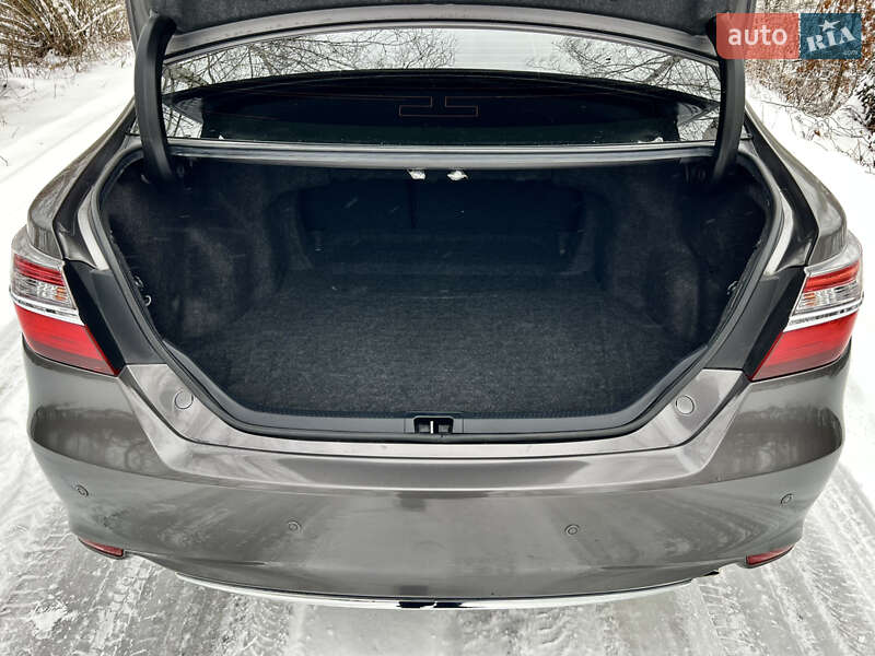 Седан Toyota Camry 2017 в Виннице