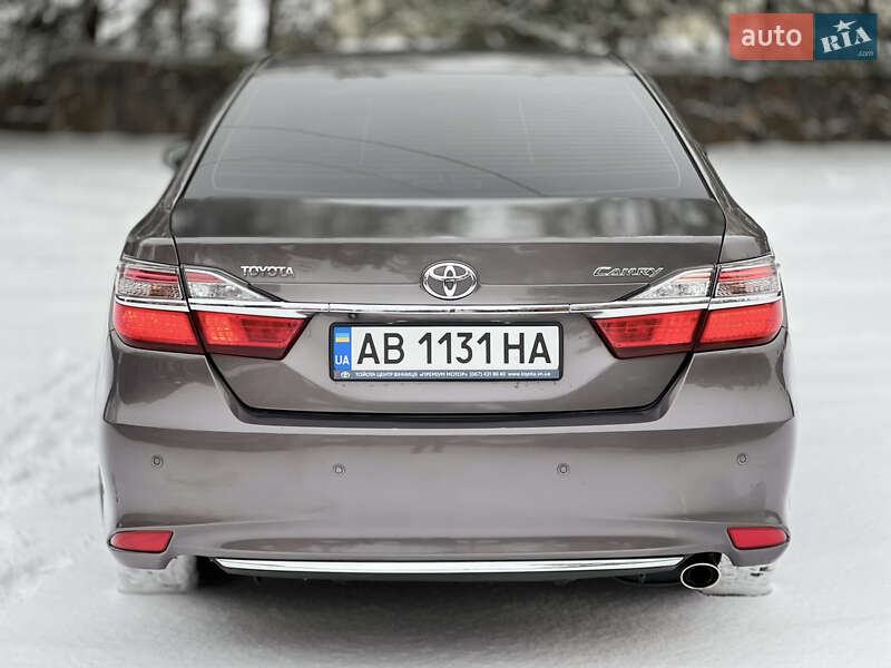 Седан Toyota Camry 2017 в Виннице