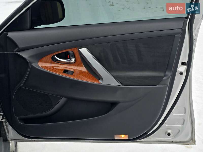 Седан Toyota Camry 2008 в Харькове