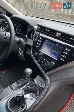 Седан Toyota Camry 2017 в Києві