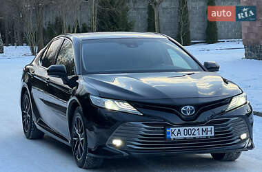 Седан Toyota Camry 2020 в Ровно