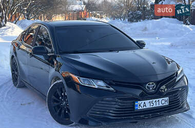 Седан Toyota Camry 2018 в Чернігові