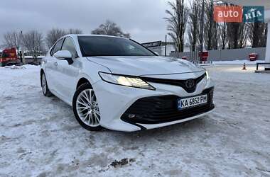 Седан Toyota Camry 2018 в Киеве
