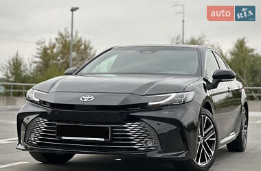 Седан Toyota Camry 2024 в Києві