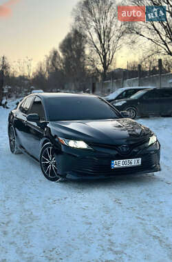 Седан Toyota Camry 2018 в Днепре
