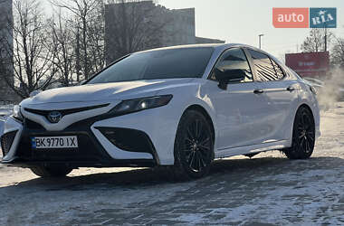 Седан Toyota Camry 2022 в Рівному
