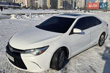 Седан Toyota Camry 2016 в Киеве