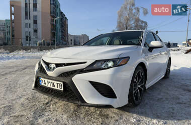 Седан Toyota Camry 2020 в Києві