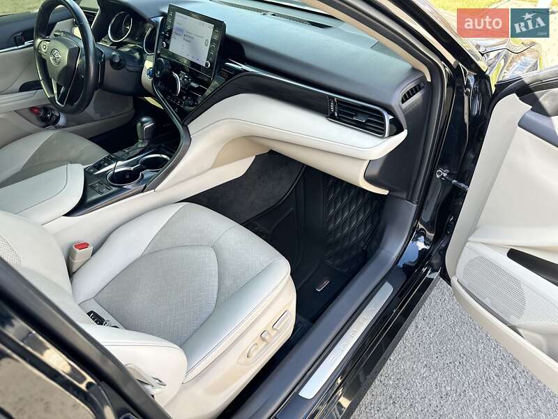 Седан Toyota Camry 2022 в Харькове