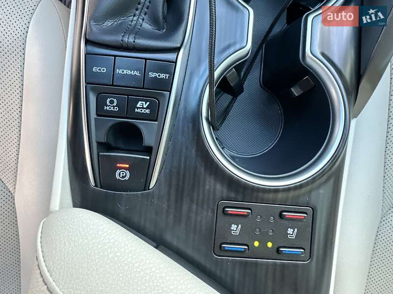 Седан Toyota Camry 2022 в Харькове