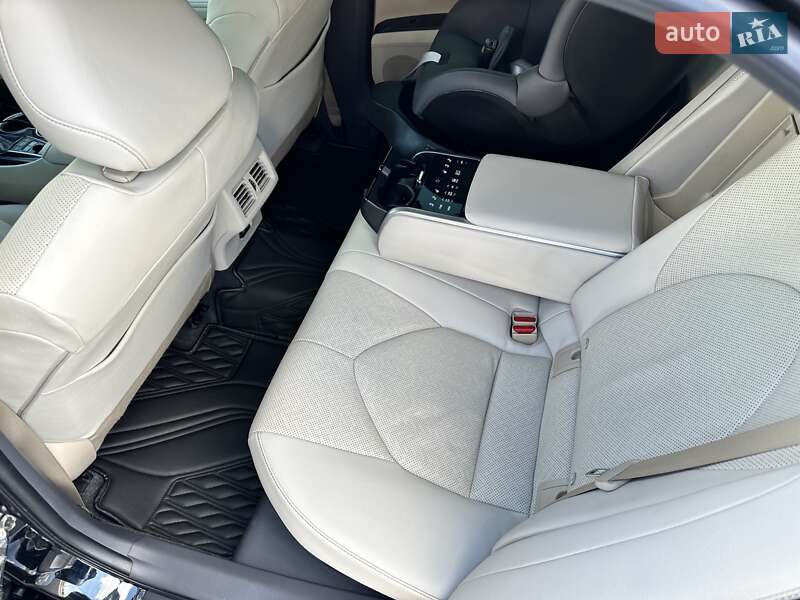 Седан Toyota Camry 2022 в Харькове