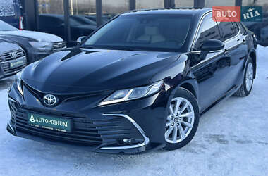 Седан Toyota Camry 2022 в Киеве