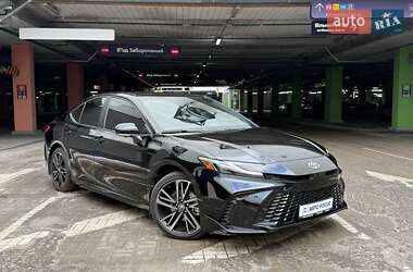 Седан Toyota Camry 2024 в Киеве