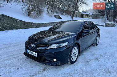 Седан Toyota Camry 2018 в Киеве