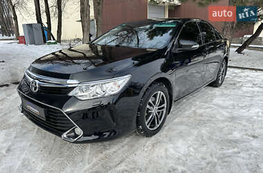 Седан Toyota Camry 2017 в Днепре