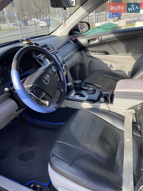 Седан Toyota Camry 2013 в Киеве