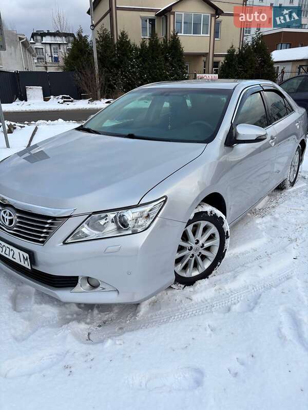 Седан Toyota Camry 2012 в Києві