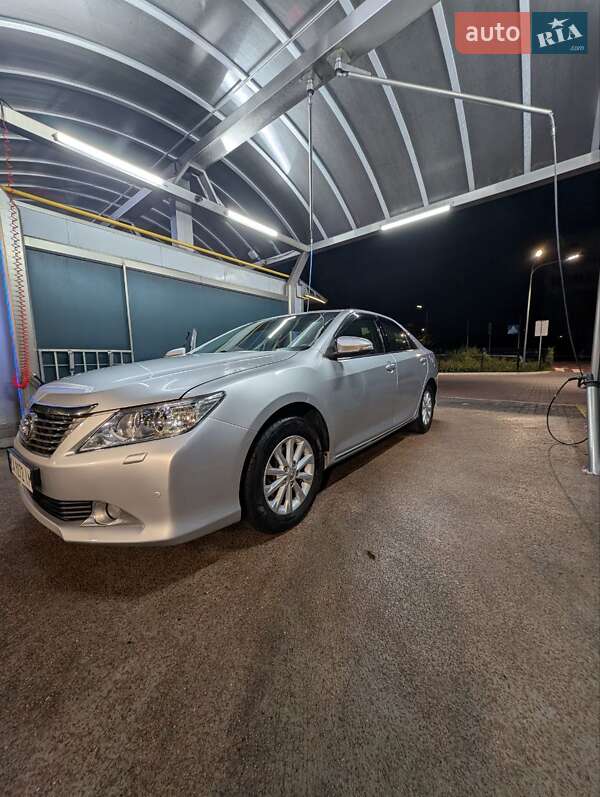 Седан Toyota Camry 2012 в Києві