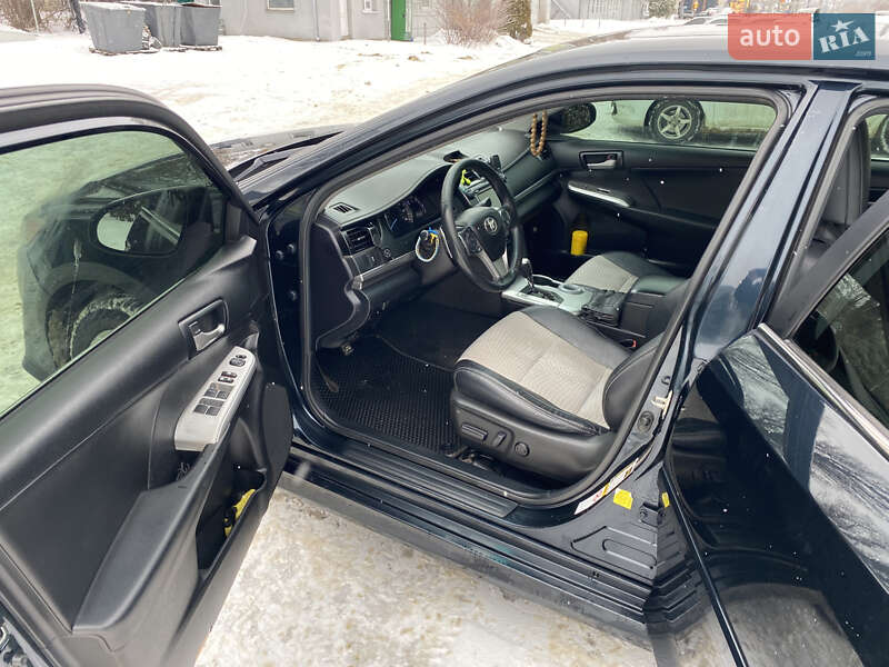 Седан Toyota Camry 2014 в Харькове