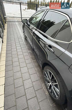 Седан Toyota Camry 2022 в Львові