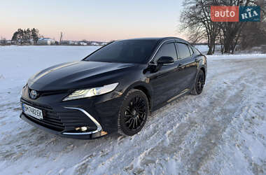 Седан Toyota Camry 2023 в Ромнах
