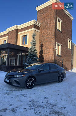 Седан Toyota Camry 2019 в Києві